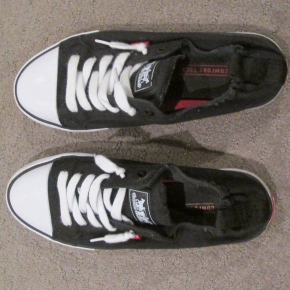 Levi's Shoes - Levi's black Low Top Canvas Sneakers Shoes Cinch Back Slip-on Comfort Tech sz 10